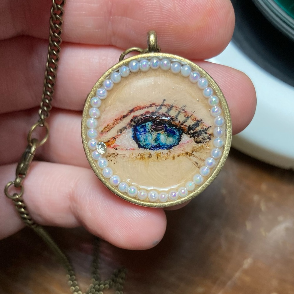 TAKING COMMISSIONS Lover’s Eye Pendant or Brooch ❤️